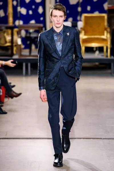 Look 44